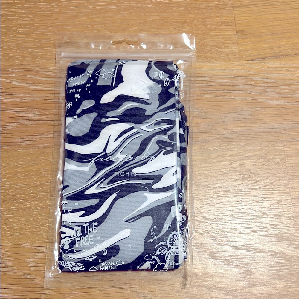 2 pairs Free people Time Warp tight black gray and white NEW - Picture 2 of 6